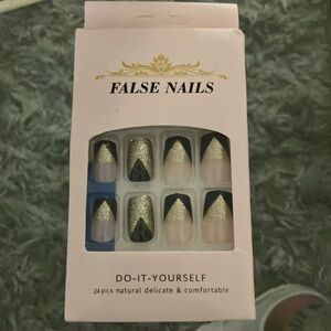 Do -it-yourself False Nails Brand New!